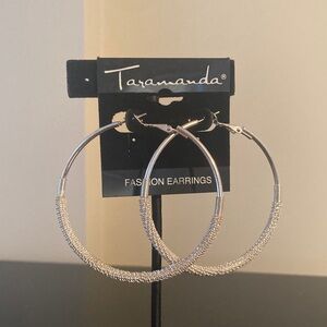 Taramanda Elegant Silver Hoop Earrings